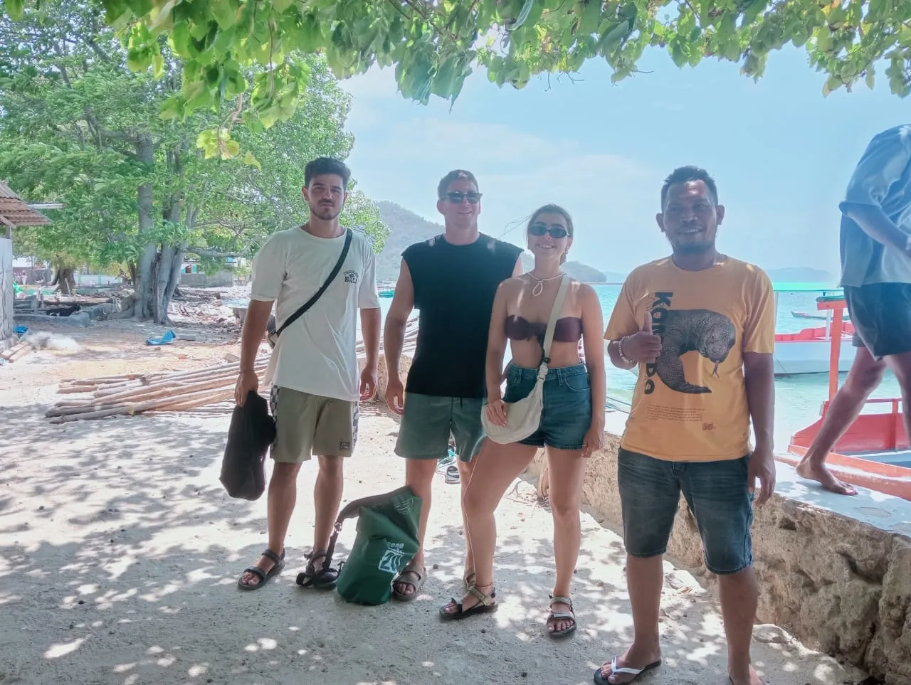 Rinus Komodo Taxi